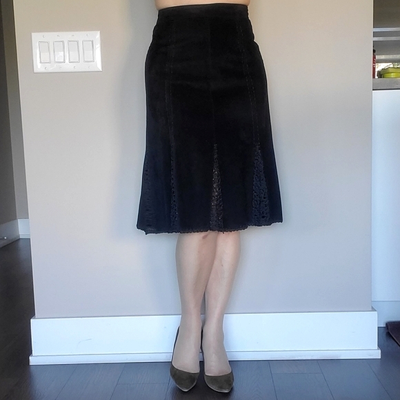 ๐ HOST PICK ๐ Danier Suede A-line Skirt - Picture 4 of 17